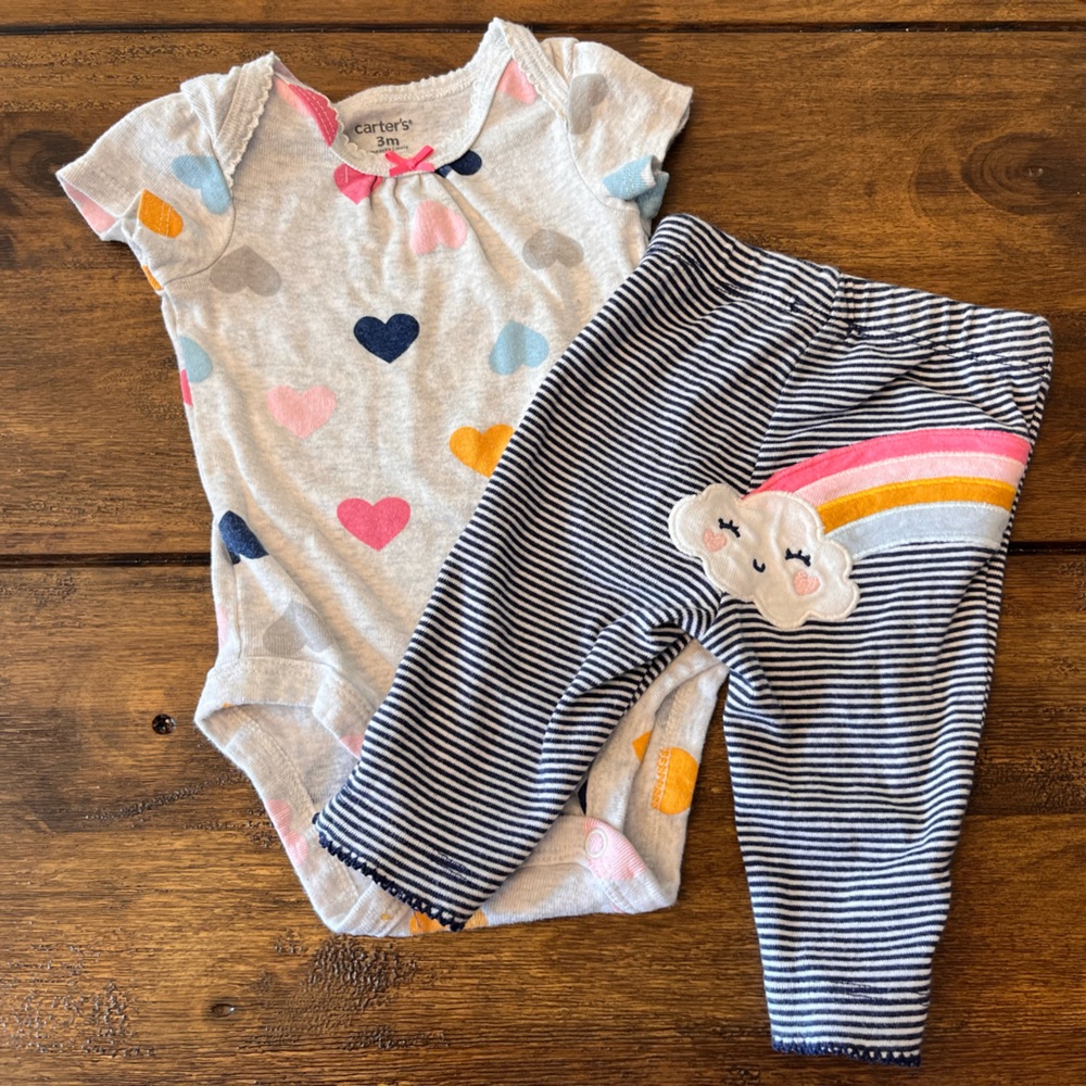 Carter’s Rainbow & Hearts 2-piece set - 3 months